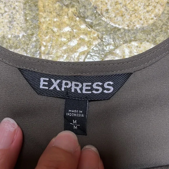 BNWOT Express sleeveless dressy top - Picture 9 of 13